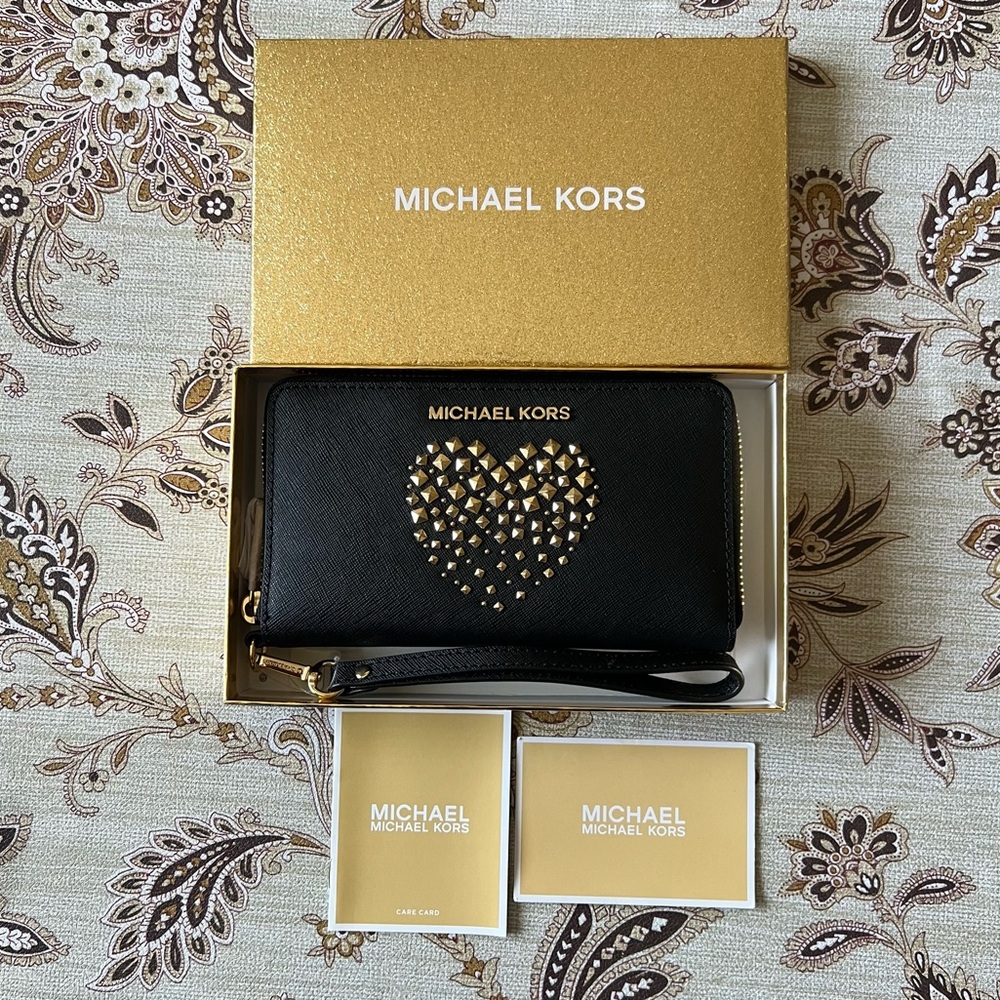 MICHAEL KORS Giftables Black Gold-Tone Hardware Zip Around Wristlet Wallet NWT